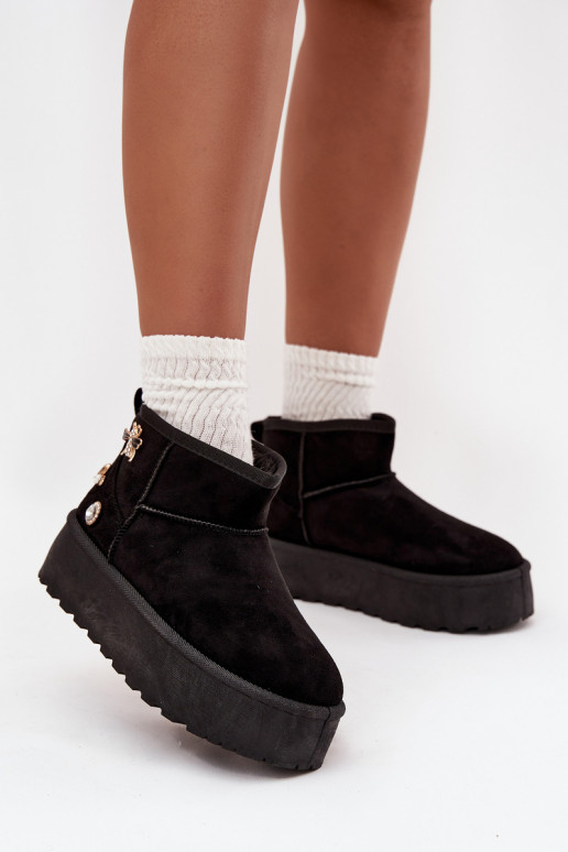 Stivali da neve Femminile con una piattaformaPrzypinkami colore nero Deveelle