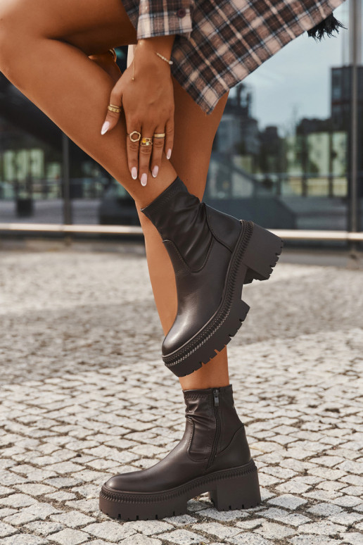 Stivaletti da donna con tacco massiccio e plateau in ecopelle marrone Elvianne Stivaletti da donna con tacco massiccio e plateau in ecopelle marrone Elvianne