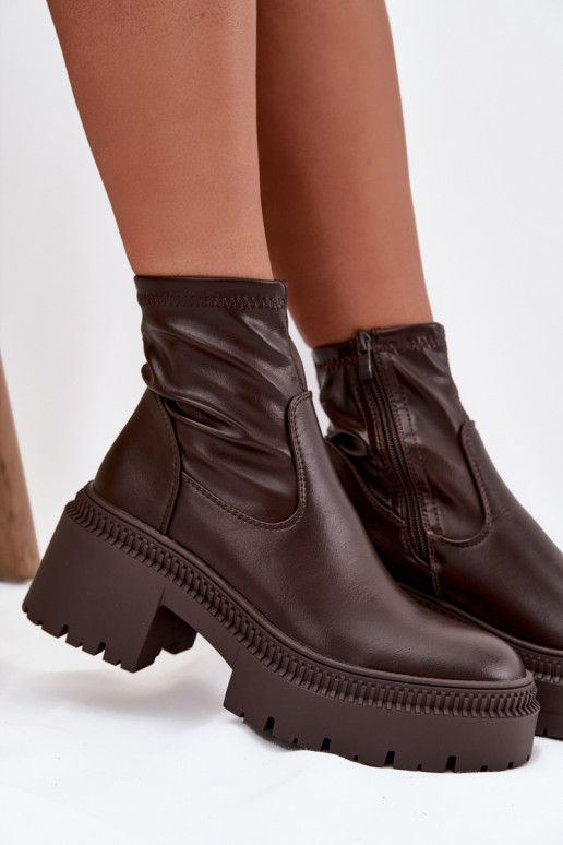 Stivaletti da donna con tacco massiccio e plateau in ecopelle marrone Elvianne Stivaletti da donna con tacco massiccio e plateau in ecopelle marrone Elvianne