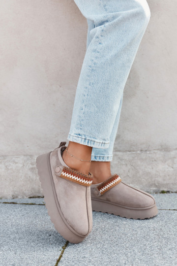 Stivali da neve da donna bassi con cinturini mobili e ricami, con plateau di colore sabbia Lyrisse