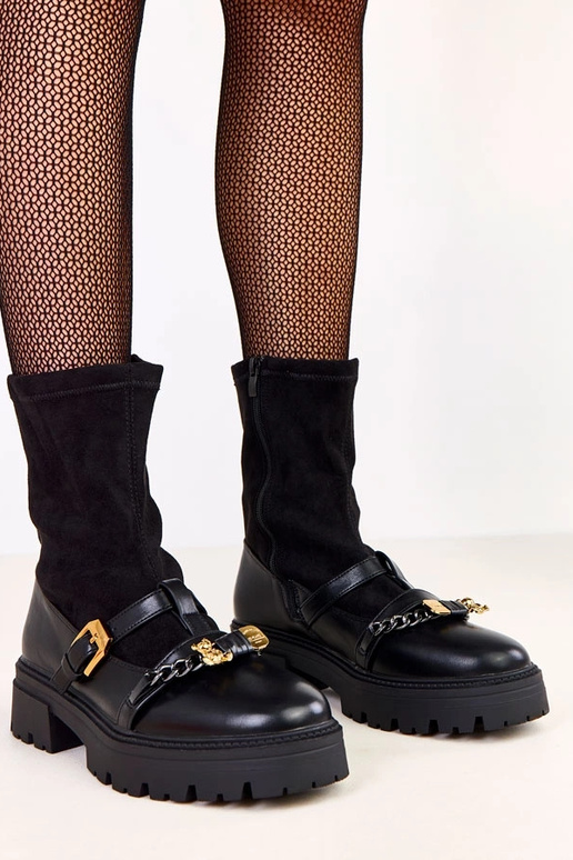 Scarponi neri decorati con orsetto e... Scarponi neri decorati con orsetto e...