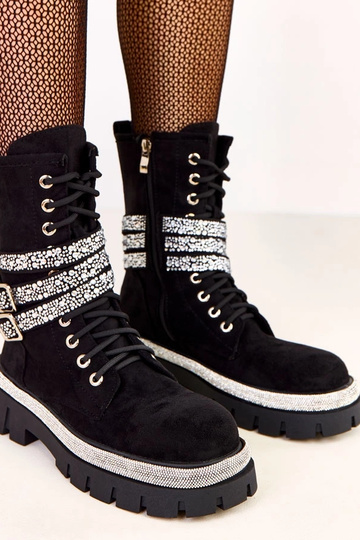 Scarponi neri eleganti...