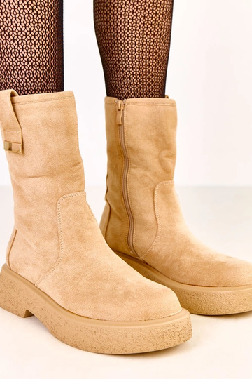 Stivaletti color sabbia in suede sintetico con decorazione dorata Mileda