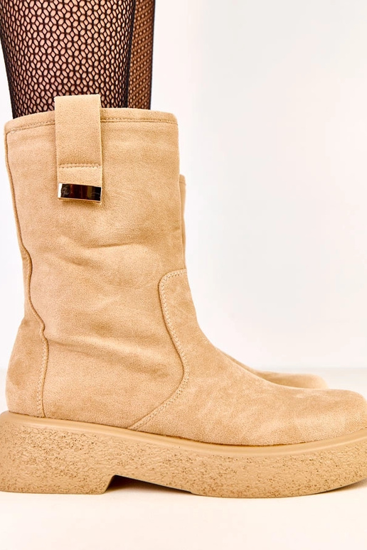 Stivaletti color sabbia in suede... Stivaletti color sabbia in suede...