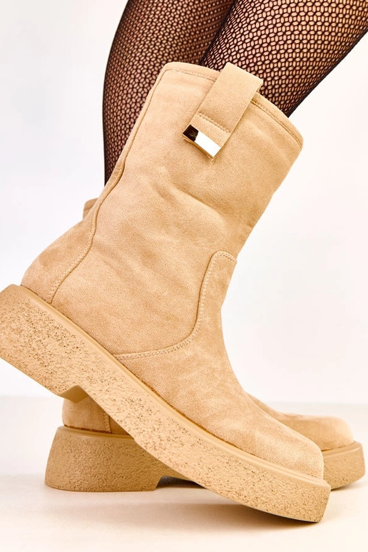 Stivaletti color sabbia in suede... Stivaletti color sabbia in suede...