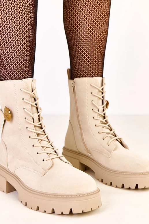 Scarponi da donna color sabbia... Scarponi da donna color sabbia...