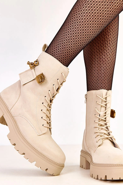 Scarponi da donna color sabbia... Scarponi da donna color sabbia...