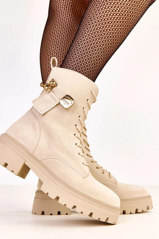 Scarponi da donna color sabbia... Scarponi da donna color sabbia...