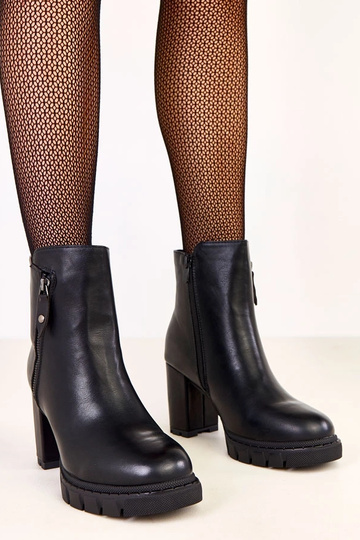 Stivaletti neri con tacco e...