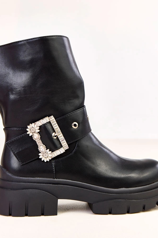 Stivaletti neri decorati con... Stivaletti neri decorati con...