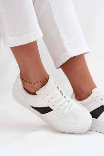 Scarpe modello sneakers Femminile con una piattaforma Colore bianco Elvessia 2