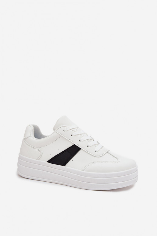 Scarpe modello sneakers Femminile con una piattaforma Colore bianco Elvessia