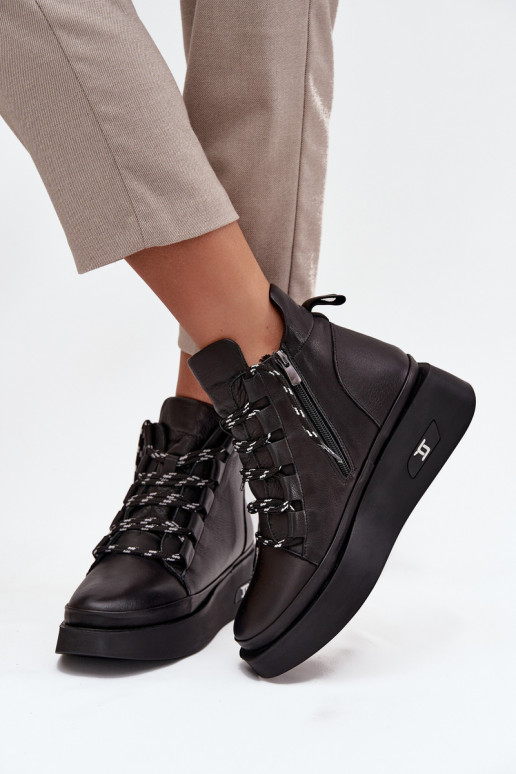 Pelle Stivali da donna con una piattaforma riscaldamento Artiker 55C0809 colore nero