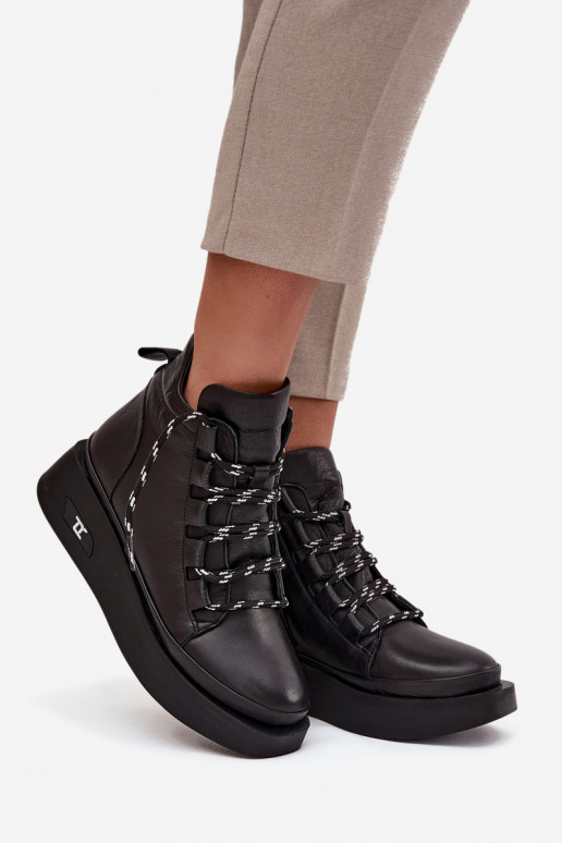 Pelle Stivali da donna con una piattaforma riscaldamento Artiker 55C0809 colore nero