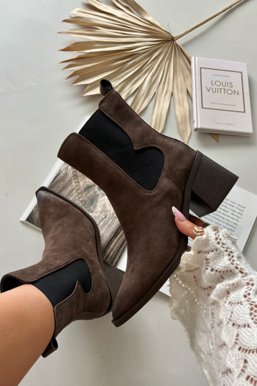 Pelle dalla pelle scamosciata Stivali con riscaldamento interno Artiker 57C0047 colore marrone Pelle dalla pelle scamosciata Stivali con riscaldamento interno Artiker 57C0047 colore marrone