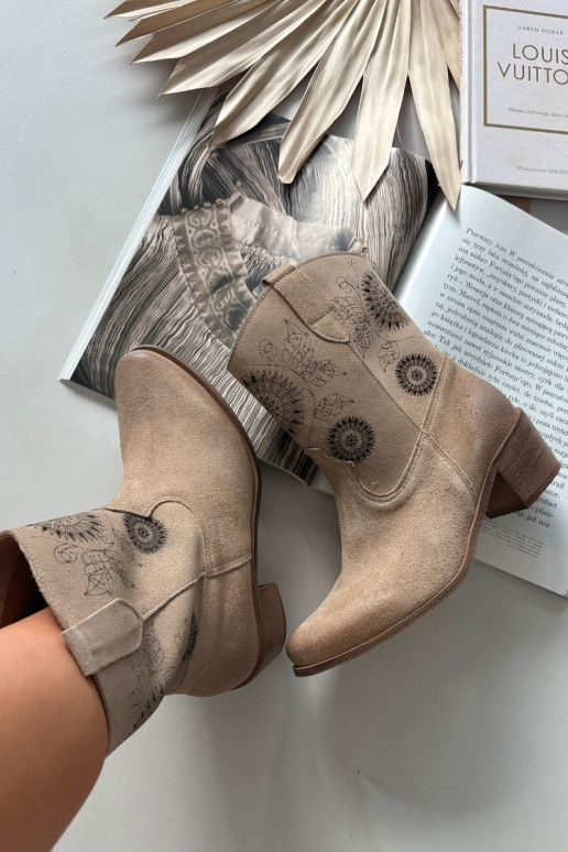 dalla pelle scamosciata Pelle Stivali da donna con elementi traforati con i tacchi Zazoo 3844 beige