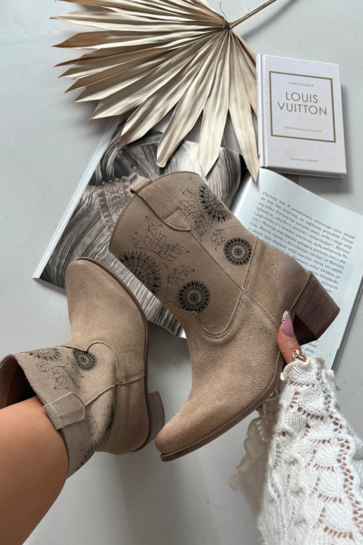 dalla pelle scamosciata Pelle Stivali da donna con elementi traforati con i tacchi Zazoo 3844 beige