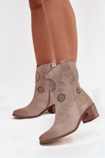 dalla pelle scamosciata Pelle Stivali da donna con elementi traforati con i tacchi Zazoo 3844 colore cappuccino 2