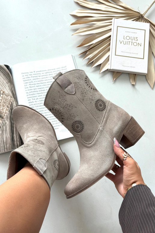 dalla pelle scamosciata Pelle Stivali da donna con elementi traforati con i tacchi Zazoo 3844 colore cappuccino