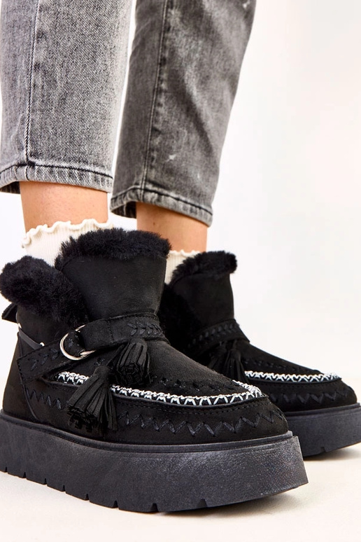 Stivali da neve neri su piattaforma... Stivali da neve neri su piattaforma...