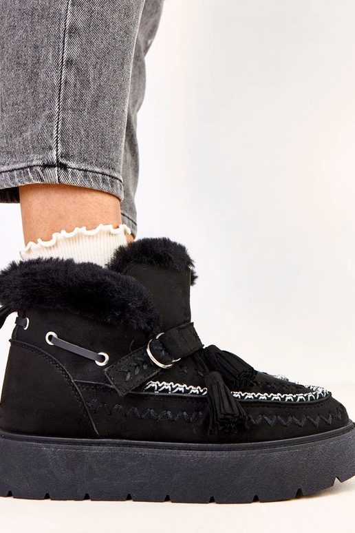 Stivali da neve neri su piattaforma... Stivali da neve neri su piattaforma...