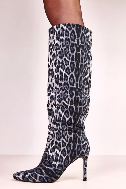 Stivali neri leopardati con tacco... Stivali neri leopardati con tacco...