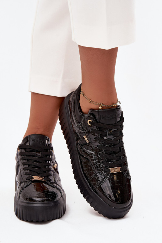 con effetto vernice Scarpe modello sneakers Femminile con una piattaforma Lee Cooper LCJ-25-09-3870 colore nero con effetto vernice Scarpe modello sneakers Femminile con una piattaforma Lee Cooper LCJ-25-09-3870 colore nero