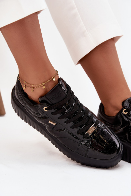 con effetto vernice Scarpe modello sneakers Femminile con una piattaforma Lee Cooper LCJ-25-09-3870 colore nero con effetto vernice Scarpe modello sneakers Femminile con una piattaforma Lee Cooper LCJ-25-09-3870 colore nero