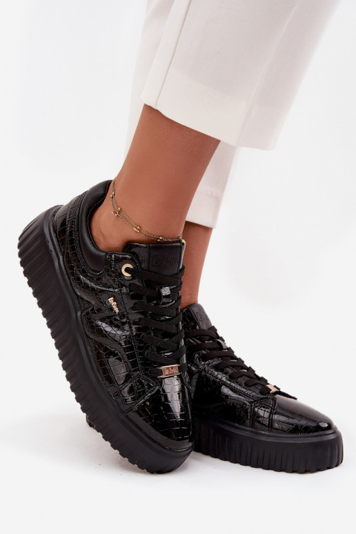 con effetto vernice Scarpe modello sneakers Femminile con una piattaforma Lee Cooper LCJ-25-09-3870 colore nero con effetto vernice Scarpe modello sneakers Femminile con una piattaforma Lee Cooper LCJ-25-09-3870 colore nero