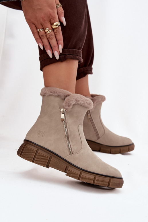 Stivali da neve Femminile con una piattaforma con una pelliccia beige Briselle Stivali da neve Femminile con una piattaforma con una pelliccia beige Briselle