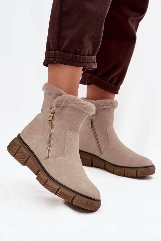 Stivali da neve Femminile con una piattaforma con una pelliccia beige Briselle Stivali da neve Femminile con una piattaforma con una pelliccia beige Briselle