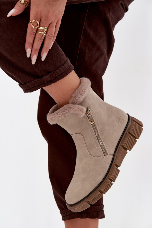 Stivali da neve Femminile con una piattaforma con una pelliccia beige Briselle Stivali da neve Femminile con una piattaforma con una pelliccia beige Briselle