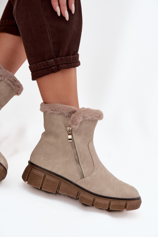 Stivali da neve Femminile con una piattaforma con una pelliccia beige Briselle Stivali da neve Femminile con una piattaforma con una pelliccia beige Briselle