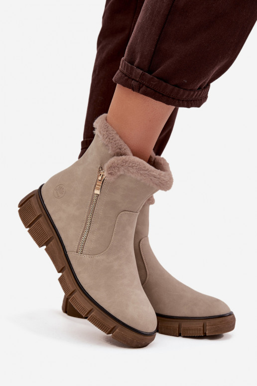 Stivali da neve Femminile con una piattaforma con una pelliccia beige Briselle Stivali da neve Femminile con una piattaforma con una pelliccia beige Briselle