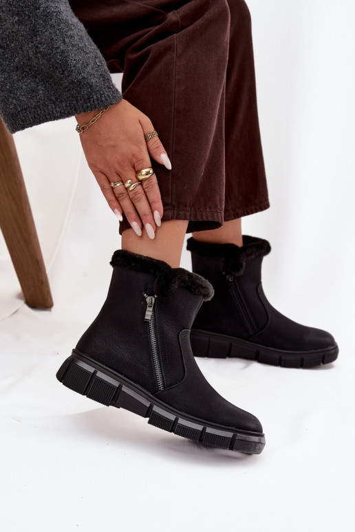 Stivali da neve Femminile con una piattaforma con una pelliccia colore nero Briselle Stivali da neve Femminile con una piattaforma con una pelliccia colore nero Briselle