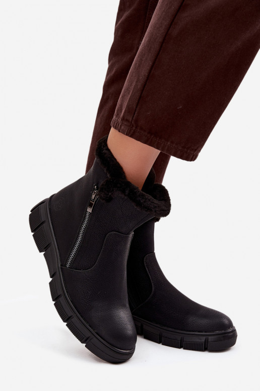 Stivali da neve Femminile con una piattaforma con una pelliccia colore nero Briselle Stivali da neve Femminile con una piattaforma con una pelliccia colore nero Briselle