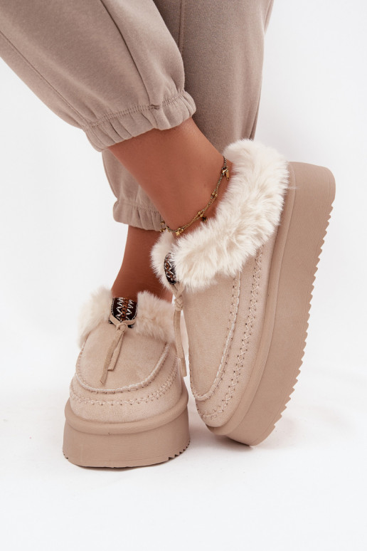Stivali da neve Femminile con una pelliccia con una piattaforma beige Rosmira Stivali da neve Femminile con una pelliccia con una piattaforma beige Rosmira