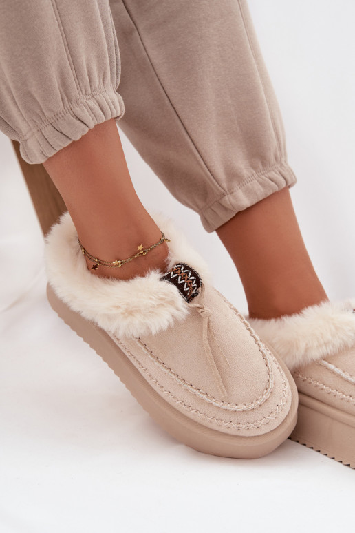 Stivali da neve Femminile con una pelliccia con una piattaforma beige Rosmira Stivali da neve Femminile con una pelliccia con una piattaforma beige Rosmira