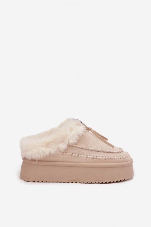 Stivali da neve Femminile con una pelliccia con una piattaforma beige Rosmira Stivali da neve Femminile con una pelliccia con una piattaforma beige Rosmira