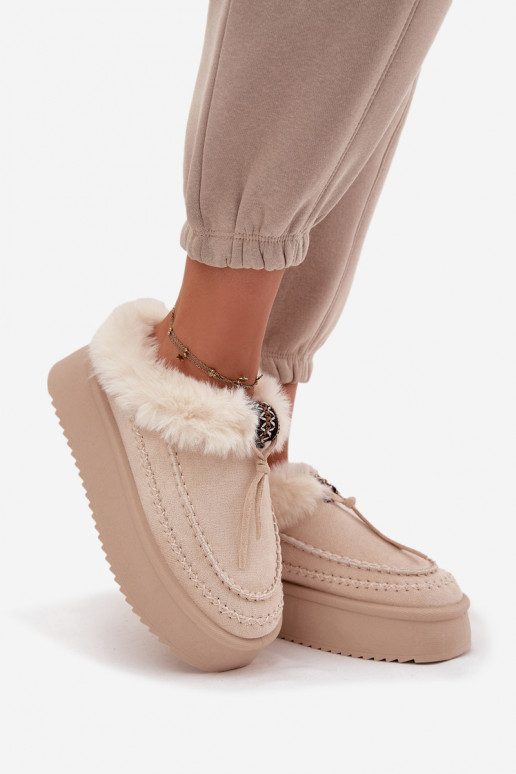 Stivali da neve Femminile con una pelliccia con una piattaforma beige Rosmira Stivali da neve Femminile con una pelliccia con una piattaforma beige Rosmira