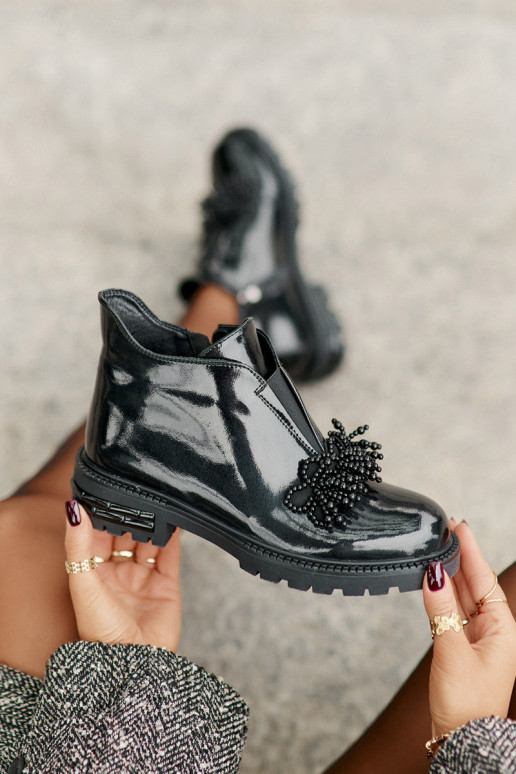 Pelle con effetto vernice Stivali con ornamenti riscaldamento D&A LZ42-036 colore nero Pelle con effetto vernice Stivali con ornamenti riscaldamento D&A LZ42-036 colore nero