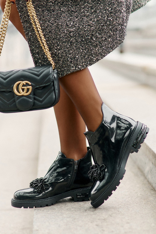 Pelle con effetto vernice Stivali con ornamenti riscaldamento D&A LZ42-036 colore nero Pelle con effetto vernice Stivali con ornamenti riscaldamento D&A LZ42-036 colore nero