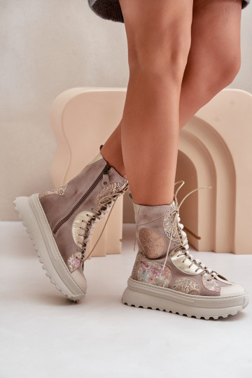 Pelle Scarpe scamosciate con una piattaforma riscaldamento Deveciejka 06565-04 beige