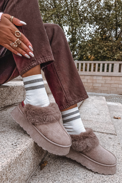 Stivali da neve Femminile con una piattaforma con una pelliccia I Haftem beige Querina Stivali da neve Femminile con una piattaforma con una pelliccia I Haftem beige Querina