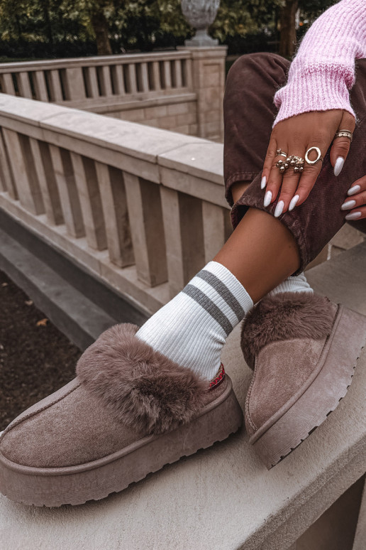 Stivali da neve Femminile con una piattaforma con una pelliccia I Haftem beige Querina Stivali da neve Femminile con una piattaforma con una pelliccia I Haftem beige Querina