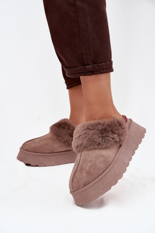 Stivali da neve Femminile con una piattaforma con una pelliccia I Haftem beige Querina Stivali da neve Femminile con una piattaforma con una pelliccia I Haftem beige Querina