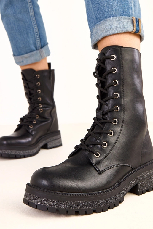 Stivaletti neri con piattaforma e... Stivaletti neri con piattaforma e...