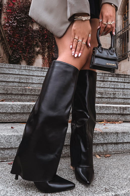 Stivali lunghi imbottiti con tacco sottile e gambale sagomato neri Tamonia