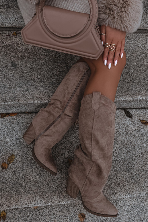 riscaldamento stivali stile coAboy con i tacchiin ecopelle scamosciatau beige Devevine riscaldamento stivali stile coAboy con i tacchiin ecopelle scamosciatau beige Devevine