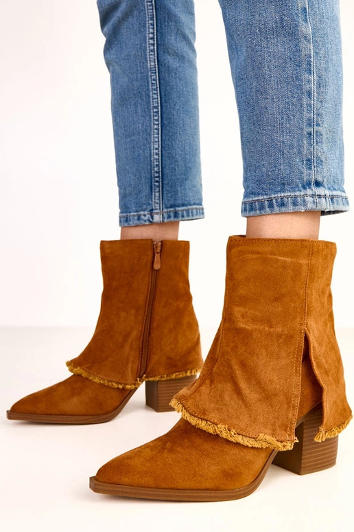 Stivaletti marroni con tacco e... Stivaletti marroni con tacco e...